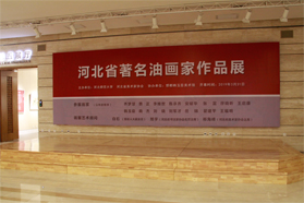 中央大厅主席台：为展览开幕、公共教育活动的举办提供场所